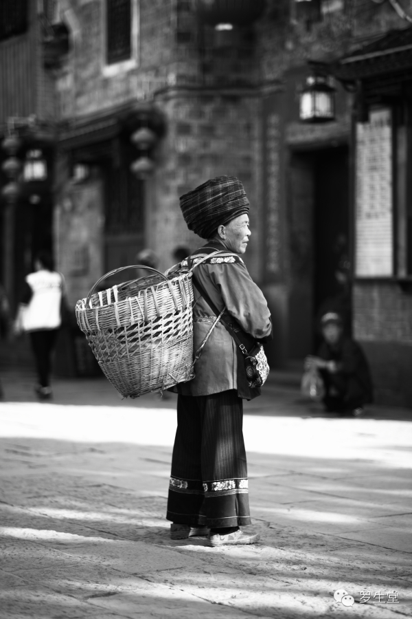 云南旅游攻略必去吃的美食有哪些,云南吃些什么特色美食