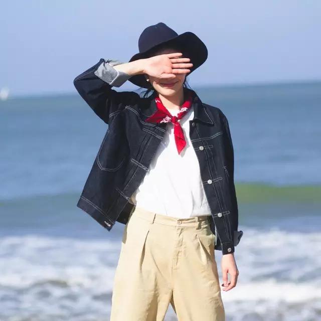 你要有这样的牛仔外套，才得以一面温婉，一面坚强