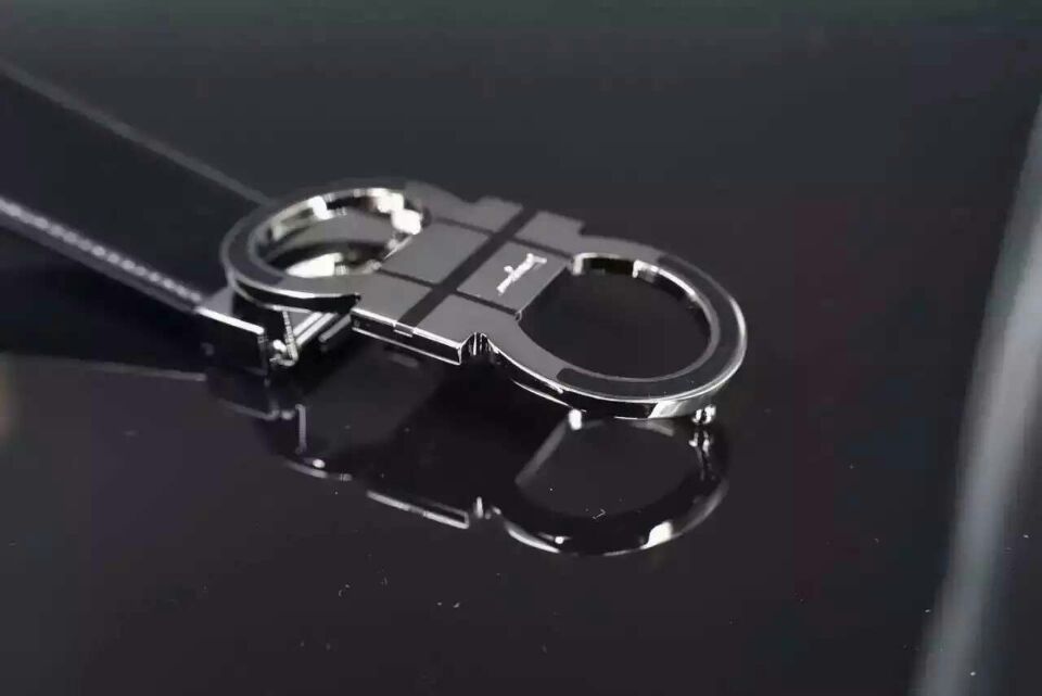 皮带范思哲贵还是gucci贵 (范思哲皮带合适正装还是休闲装)