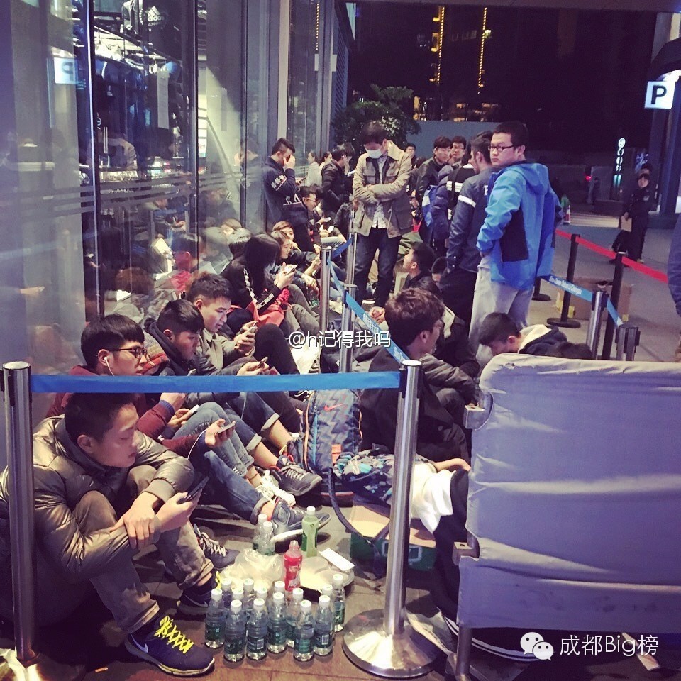 刚排完NMD，三宅一生又开业了，还让成都人喘气不