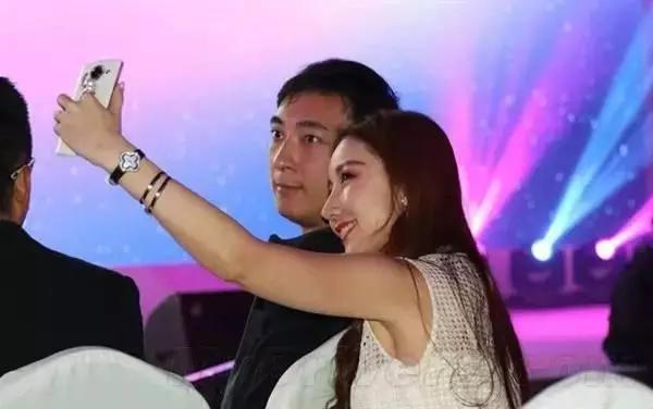 出国旅游穿衣风格,出国度假怎么穿