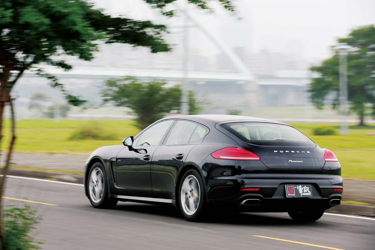 保时捷panameraturbos飙车,保时捷panameragts弹射