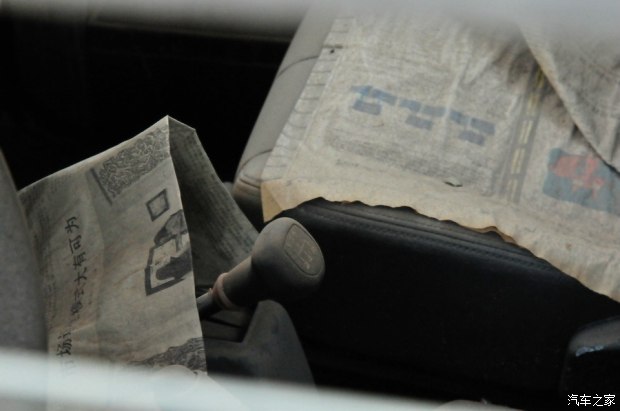 北汽军用勇士视频,国产伞兵突击车越野视频