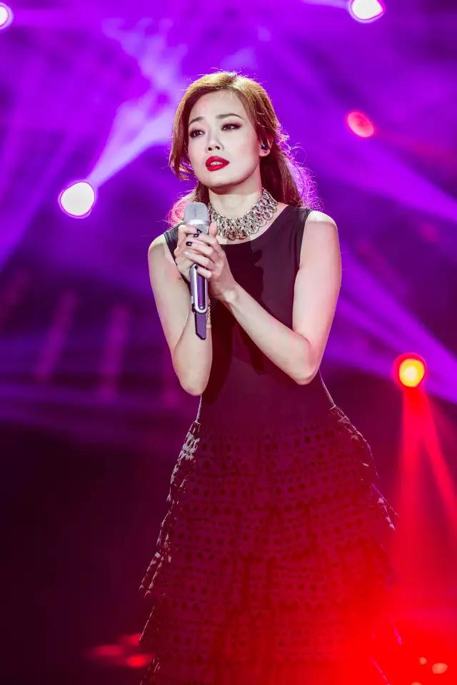 容祖儿唱歌前后的反差,容祖儿为什么是歌手