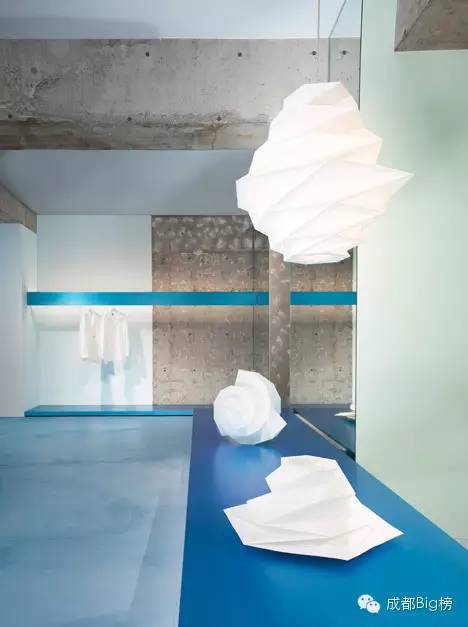 刚排完NMD，三宅一生又开业了，还让成都人喘气不