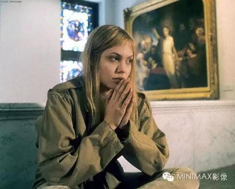 安吉丽娜朱莉同款纹身大连,纹身吸毒女反派