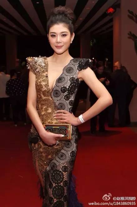 竟然是她？！亲昵合影新科奥斯卡影帝影后的这位中国女星已经在国际化的道路上把冰冰和baby们甩了好远好远