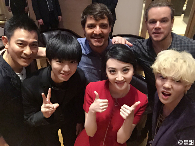 竟然是她？！亲昵合影新科奥斯卡影帝影后的这位中国女星已经在国际化的道路上把冰冰和baby们甩了好远好远