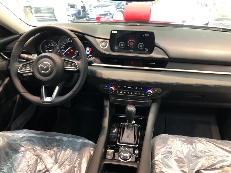 阿特兹尊崇与运动区别内饰质感,阿特兹2.0蓝天豪华内饰讲解