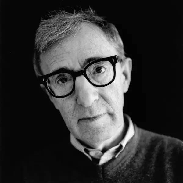 普通男人戴眼镜显得沉稳了,戴眼镜的男人如何保持帅气