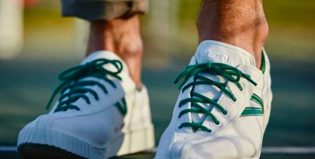 现在有什么夏天穿的好看的小白鞋 (有什么好看的百搭小白鞋)