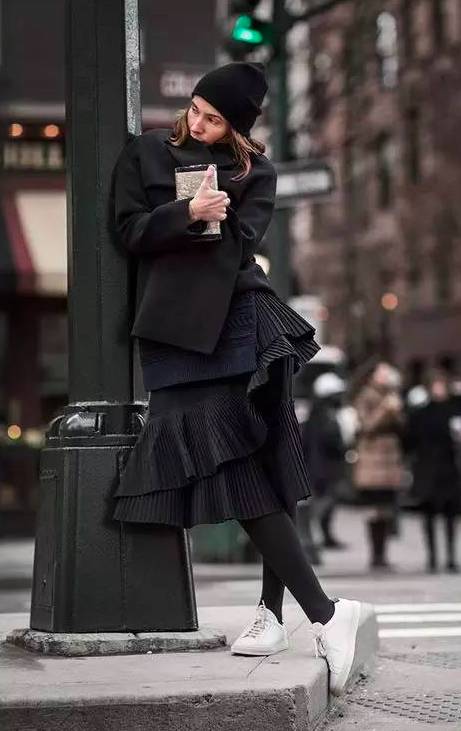 现在有什么夏天穿的好看的小白鞋 (有什么好看的百搭小白鞋)