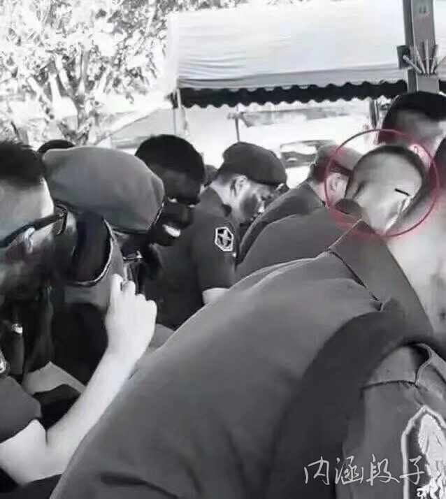 篮球场上的搞笑图片,打篮球加一个人搞笑图片