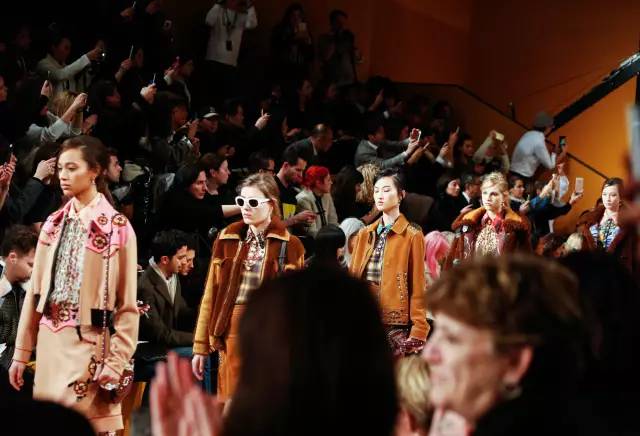 日常怎么穿才有时装周的感觉,时装周穿搭卡点