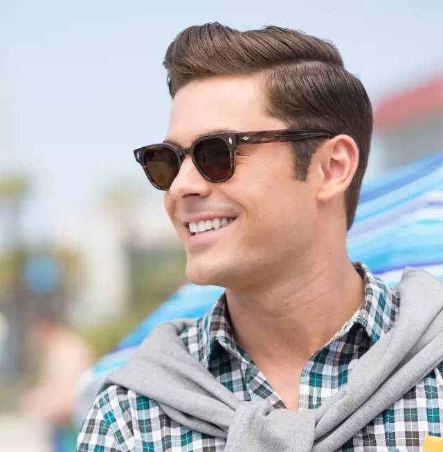 普通男人戴眼镜显得沉稳了,戴眼镜的男人如何保持帅气