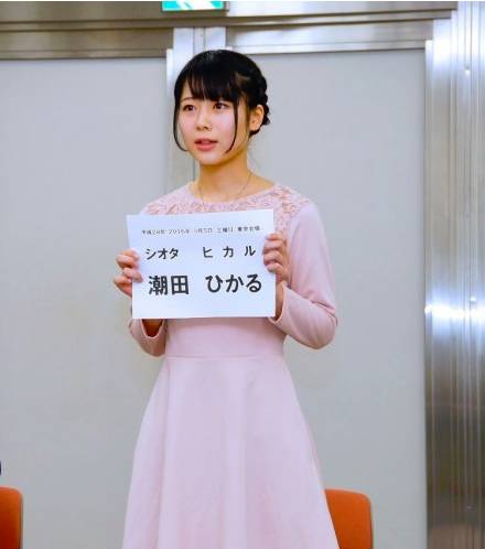 真实的霍金图片,新闻里的霍金