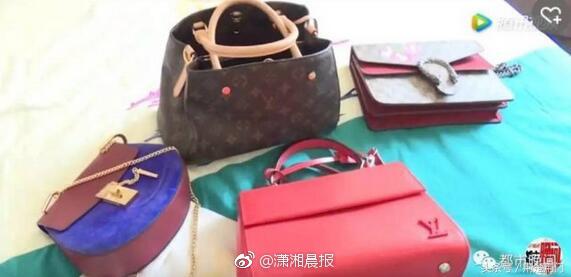 女子买包遭遇了啥,女子买包花光积蓄