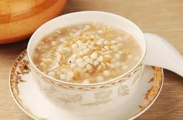 玄参黄芪泡茶降血糖,六款合适中老年降血压的养生茶饮