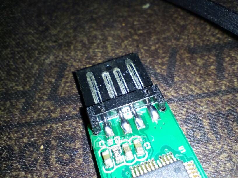 夜市买了一个64GBSONYu盘，拆开一看，果然翻车了！