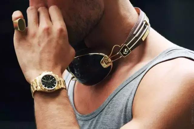 不搞块够屌的表，小姐姐怎么会跟你跑？！