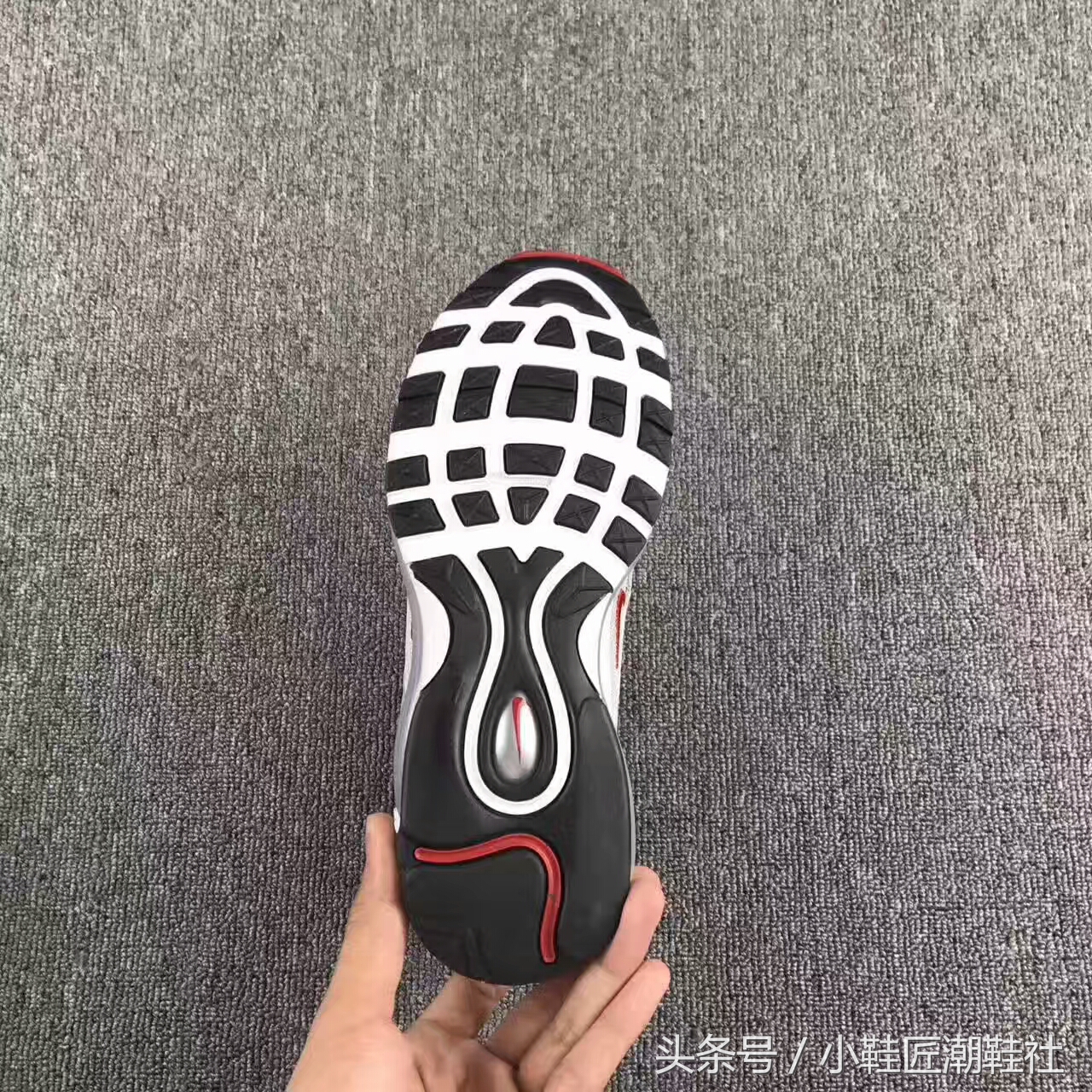 鞋评：NKAIRMAX97银*弹子**来袭，热度不减当年！