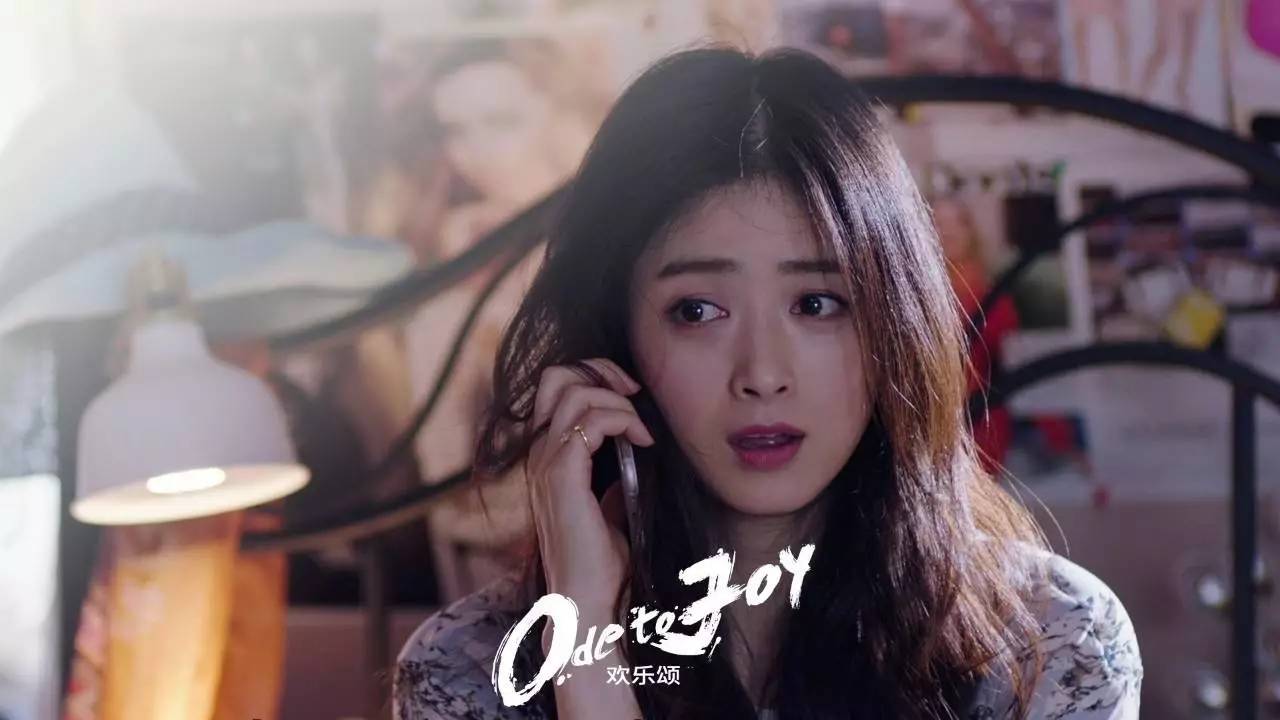 蒋欣喝水,蒋欣怎么从内双变双眼皮的