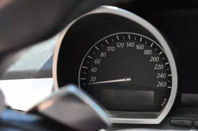 宝马z4启动时异响,宝马z4低速有时候有哒哒的异响