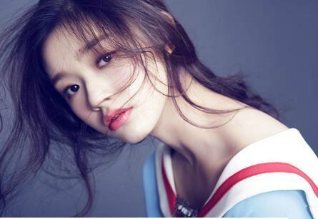 搭卓伟车、吐槽陈伟霆，95后林允毫无偶像包袱，竟然有点可爱！