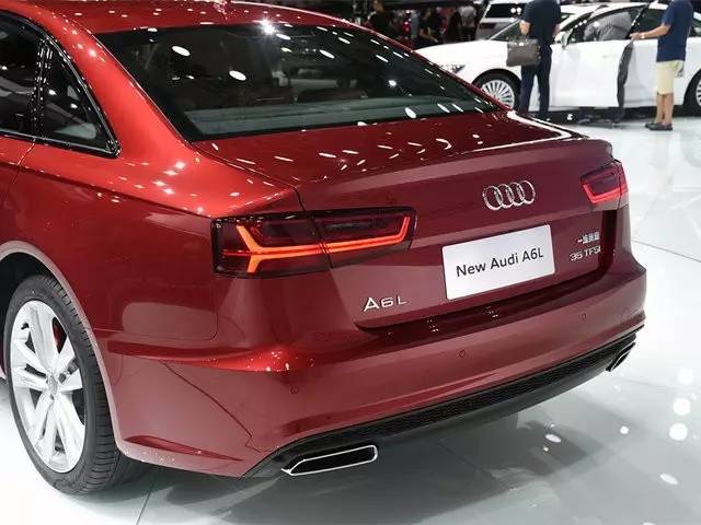 奥迪a6l3.0周年纪念款,奥迪a6l45tfsiquattro臻选动感