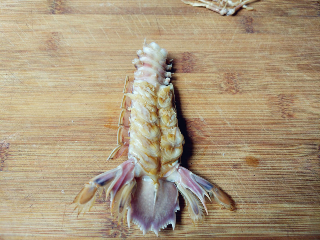 虾爬子怎么去壳,怎么剥皮皮虾的壳不扎手