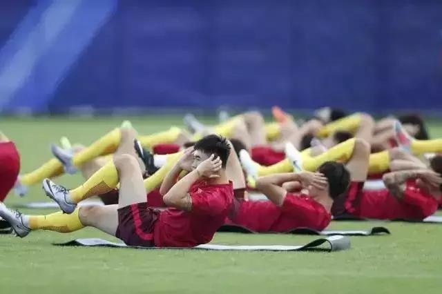 赢了！中乌大战1:0！*歌国**响彻江城！