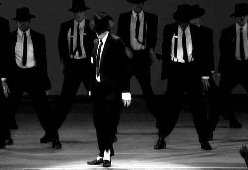 迈克尔杰克逊每场有多少人昏迷,迈克尔杰克逊葬礼当天有昏迷吗