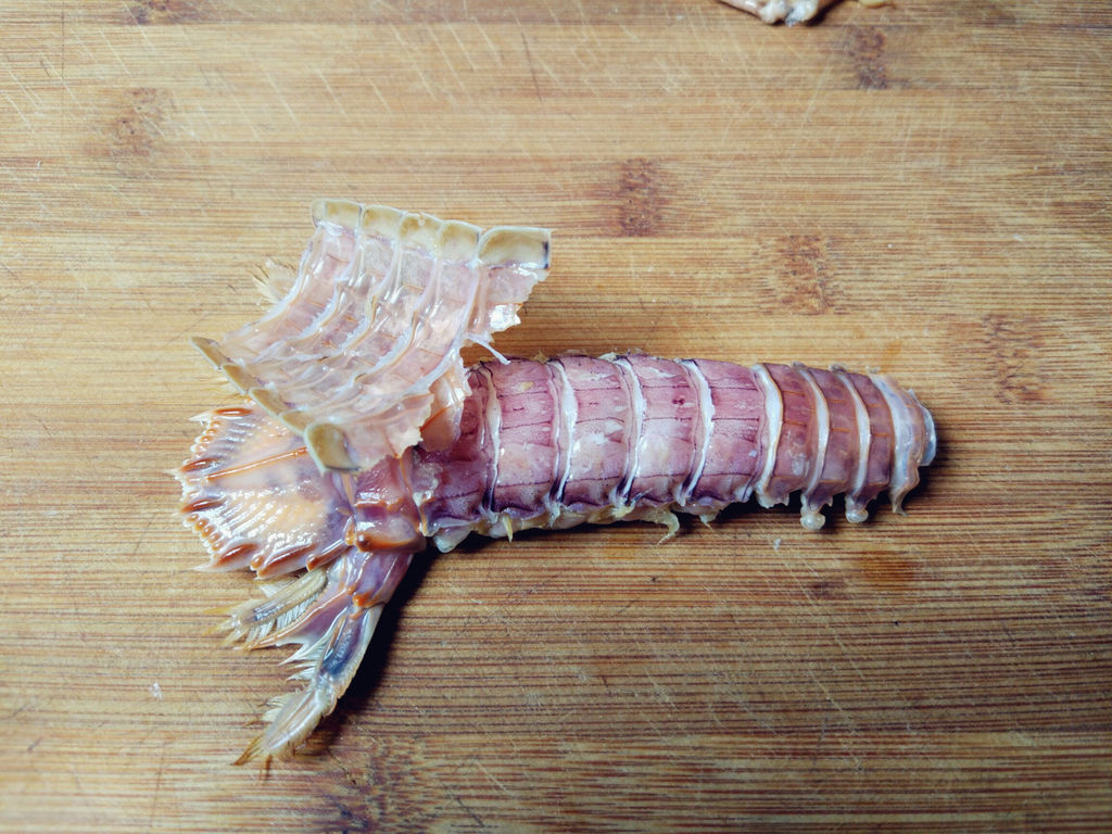 虾爬子怎么去壳,怎么剥皮皮虾的壳不扎手