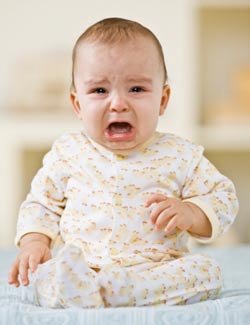 如何让宝宝快速停止啼哭,婴儿啼哭的常见原因和处理方法