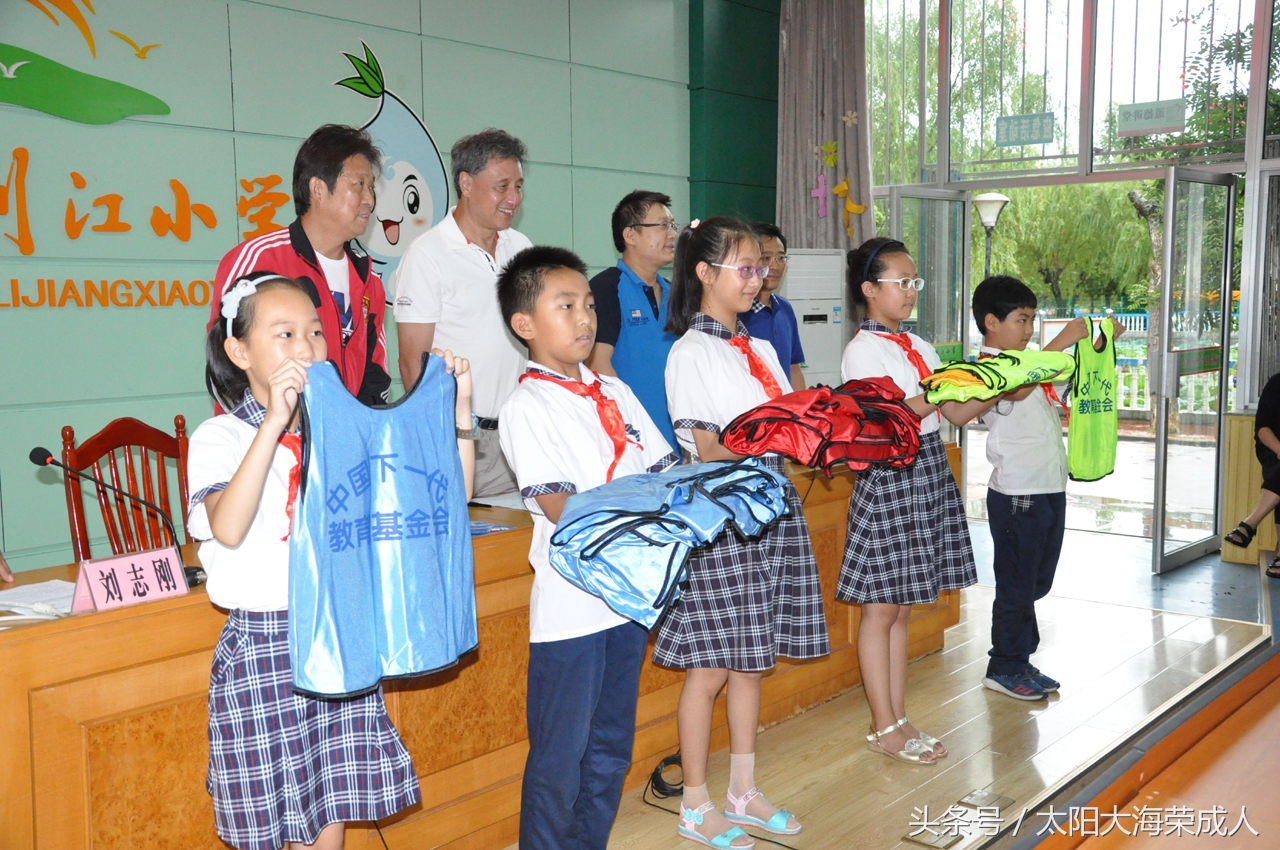 “环渤海校园足球烛光行动”在山东荣成市启动