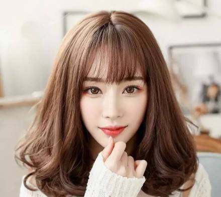 发际线低额头窄小脸合适什么发型,40岁小脸发型女2021流行发型