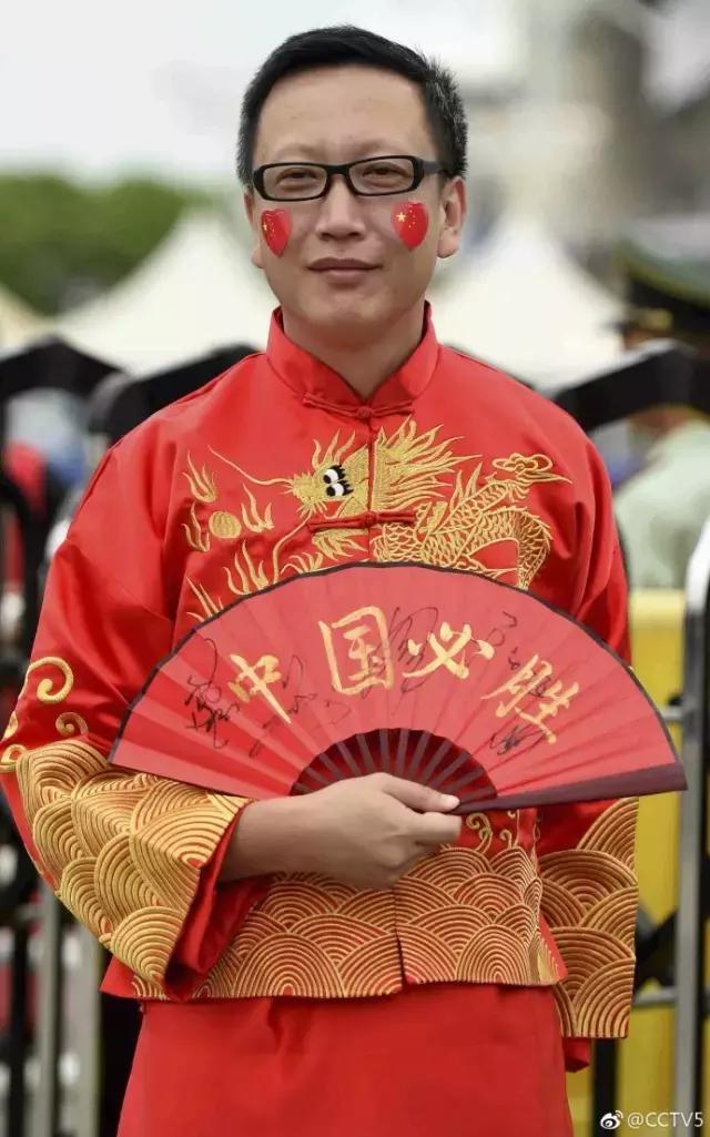 赢了！中乌大战1:0！*歌国**响彻江城！