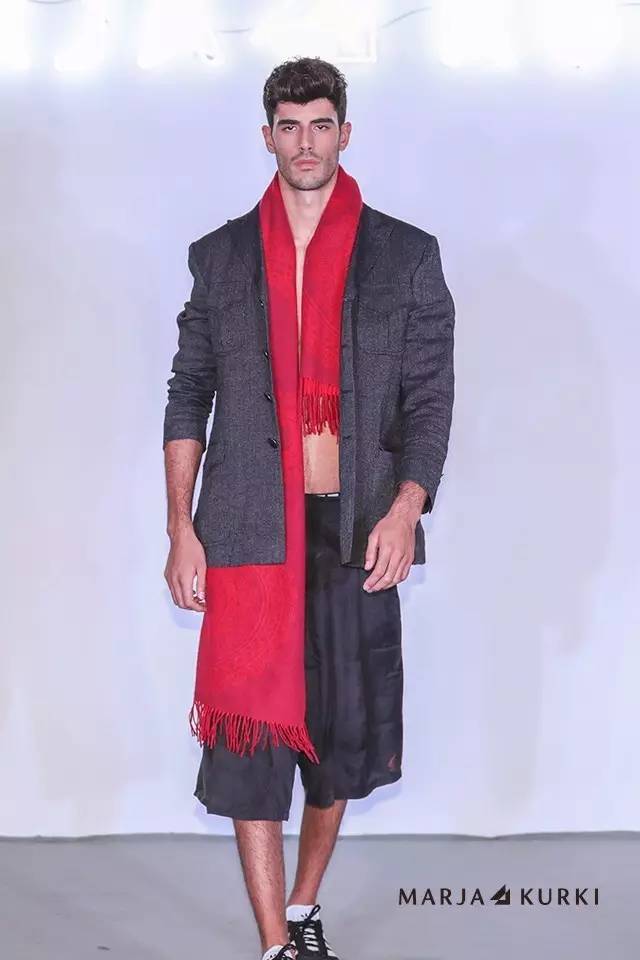 丝巾穿搭时装秀,时装秀展翅高飞丝巾