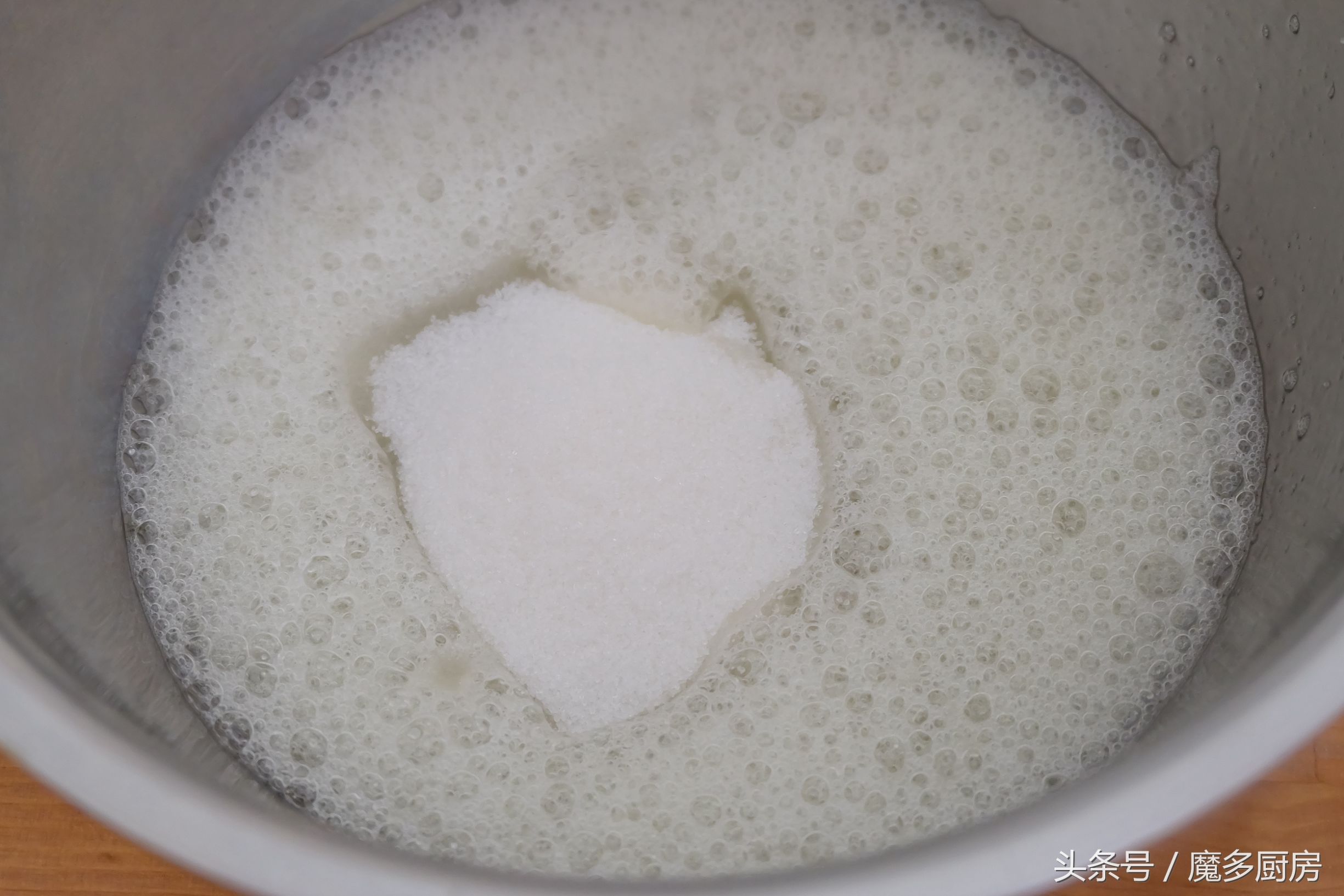 用电饭煲做蛋糕的最简单教程,怎么用电饭煲做蛋糕简单一点窍门