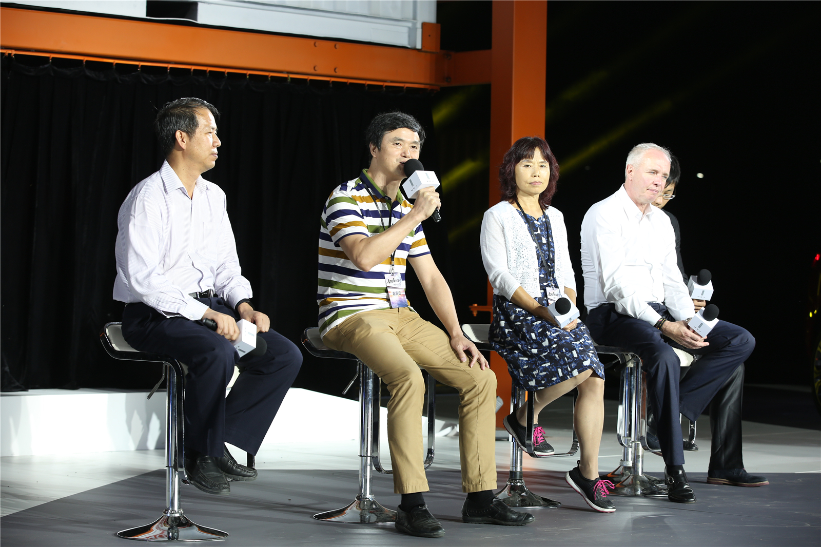 wey品牌旗下vv6迎来第一次升级,wey品牌能够突破高端化吗