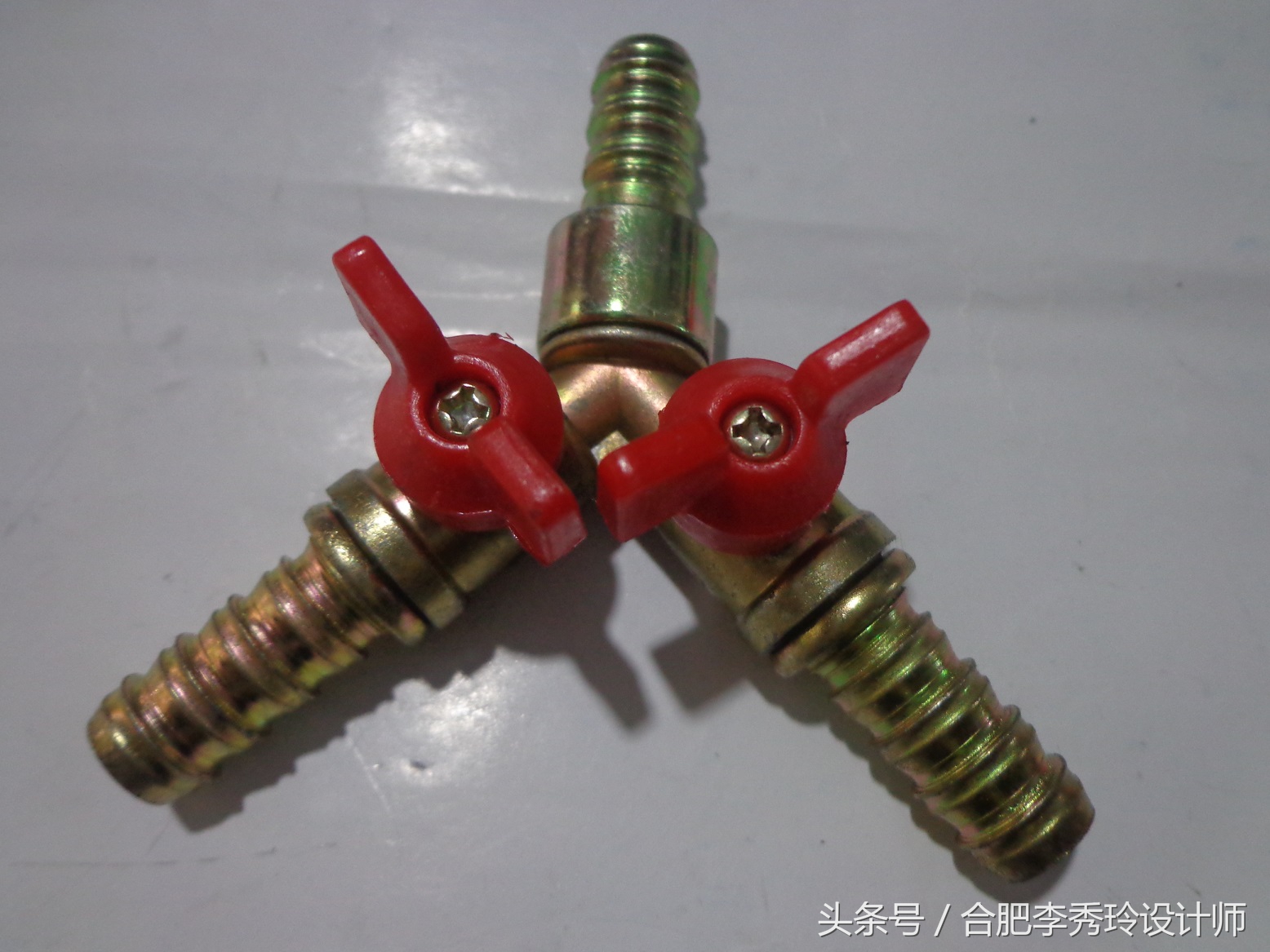 燃气灶火焰怎么调都是红色,燃气灶一开始蓝火慢慢变红火