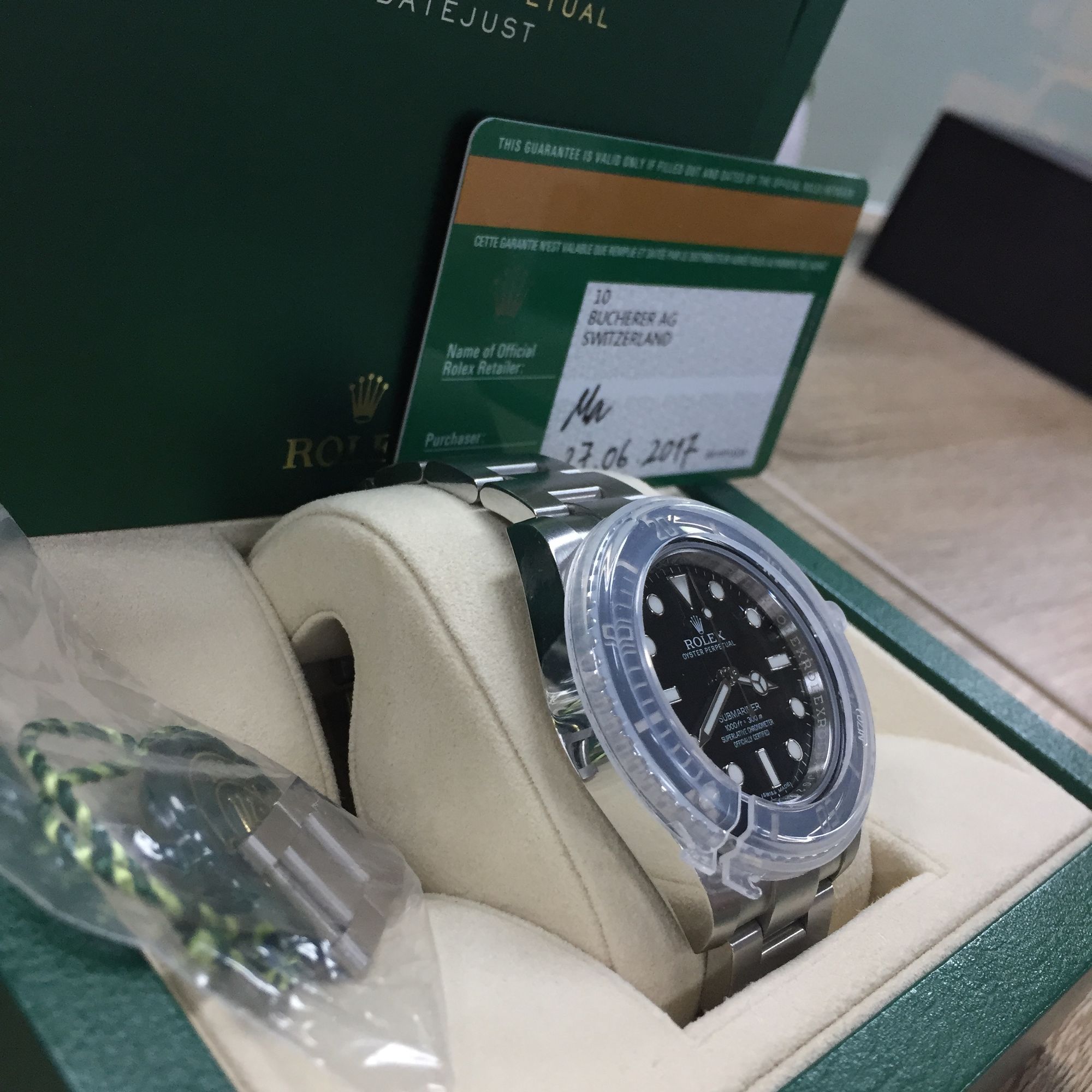 一年内价格持续飙升的-劳力士黑水鬼114060无历黑鬼