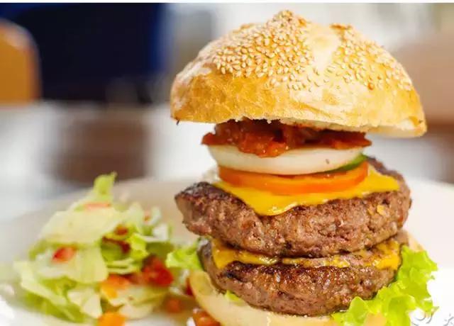 青岛合适情侣约会的美食店,青岛站合适约会的美食