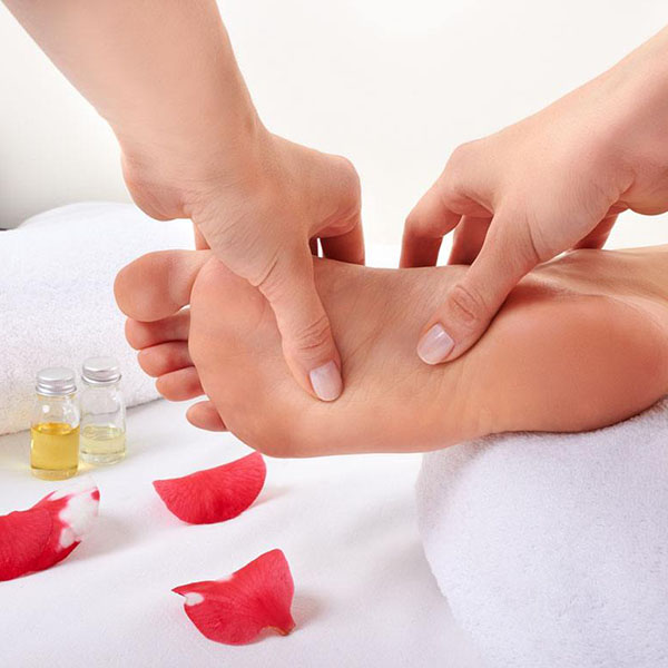 没有美足如何过夏天？白嫩脚丫护理大作战！让你“足”够完美