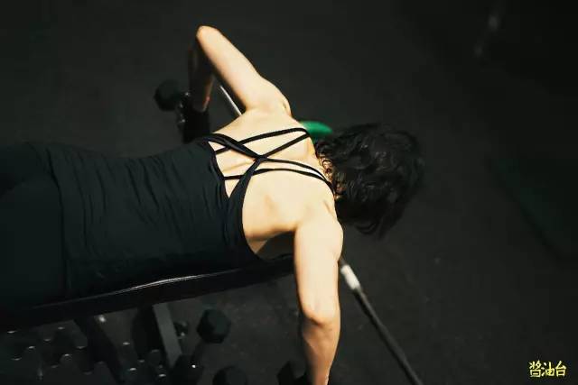 健身女日常穿衣,健身美女穿搭