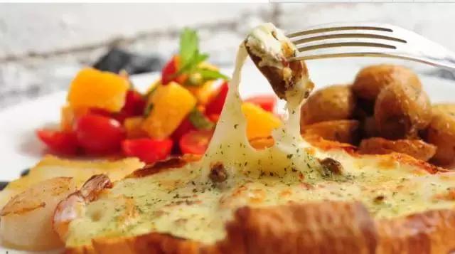 青岛合适情侣约会的美食店,青岛站合适约会的美食