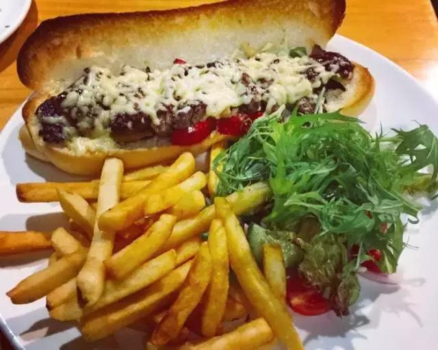 青岛合适情侣约会的美食店,青岛站合适约会的美食