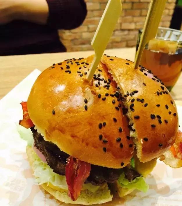 青岛合适情侣约会的美食店,青岛站合适约会的美食