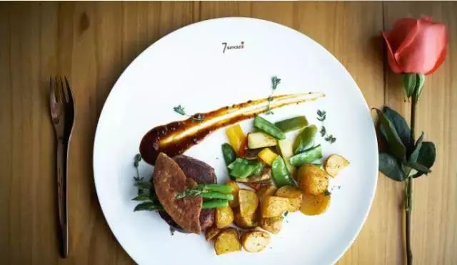 青岛合适情侣约会的美食店,青岛站合适约会的美食