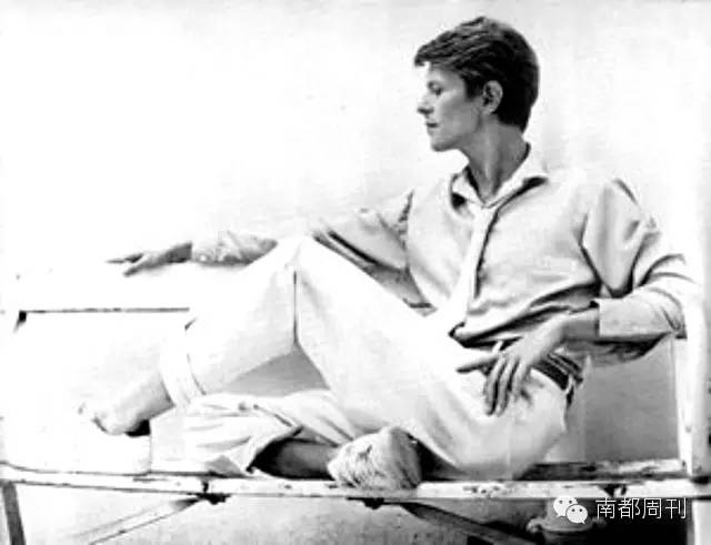 有一款很火爆的小白鞋,一双小白鞋子